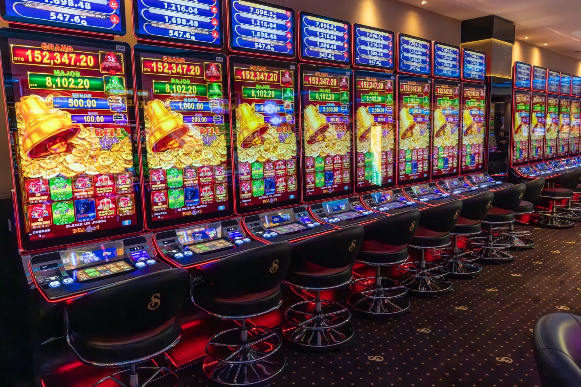 Machines showing linked jackpot totals in quetzales, Guatemala