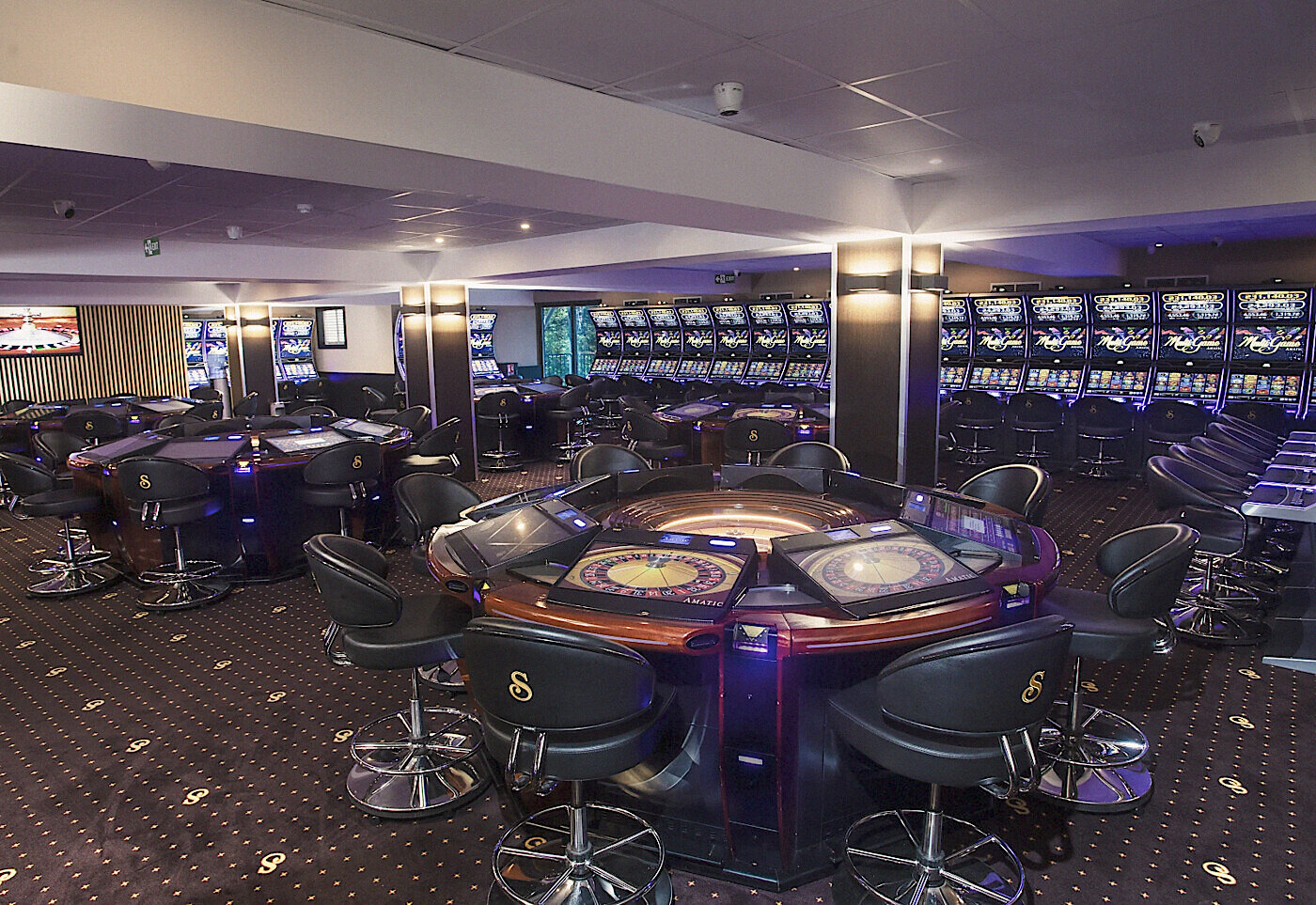 Electronic roulette and the slot line, Senator Club, Mauritius